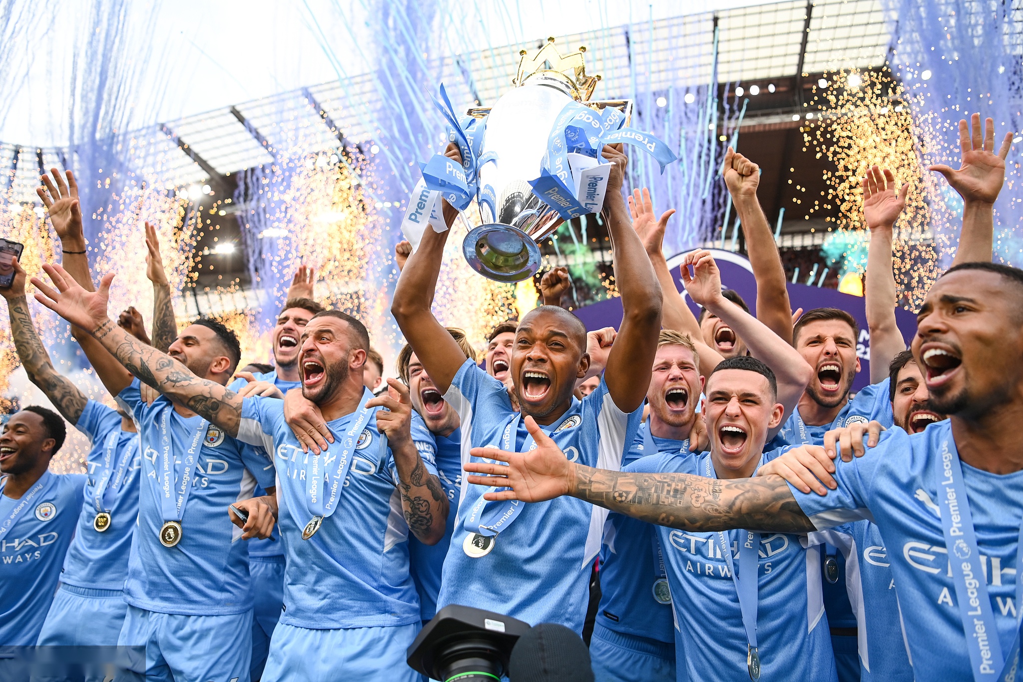 这使得他对 这使得他对