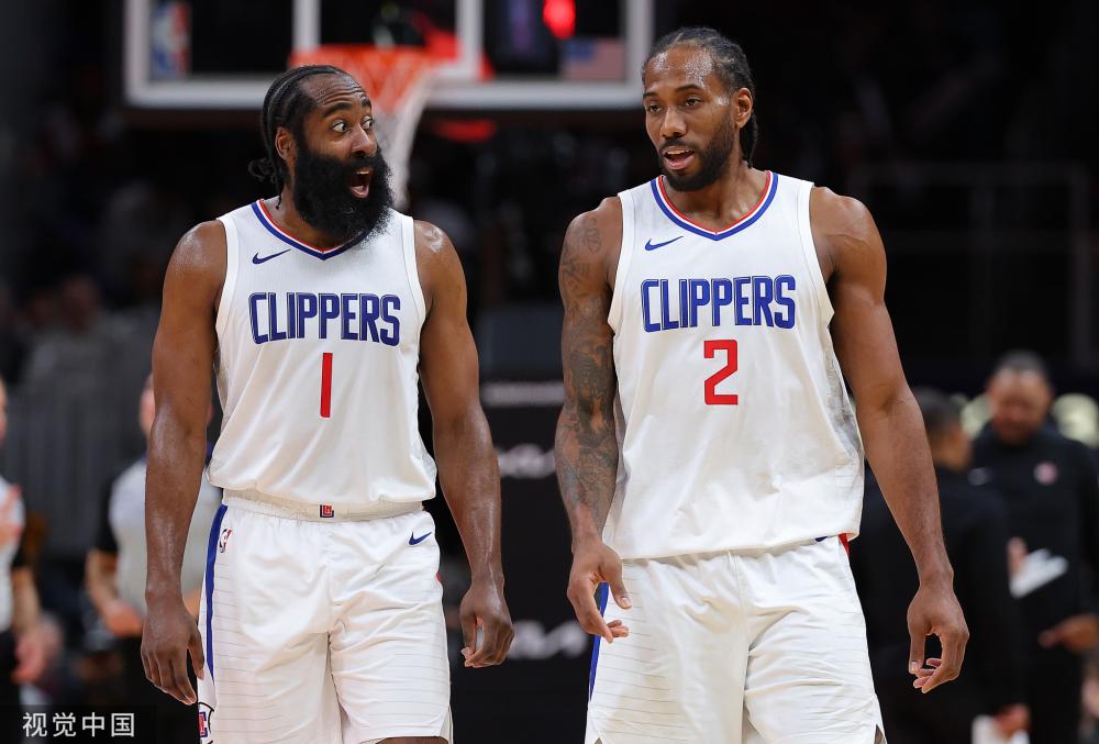 足球比赛中 足球比赛中